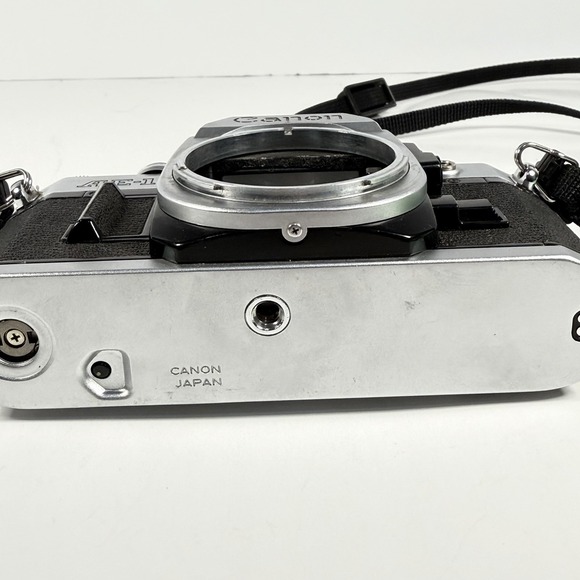 Canon AE-1 35mm Film Camera Body Only Vintage SLR Japan Untested - Picture 6 of 7